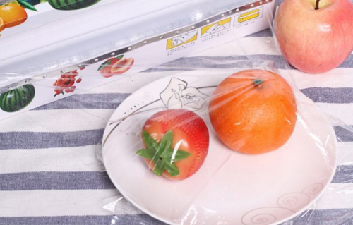 用保鲜膜“保护”起来的蔬菜水果，真的干净吗？